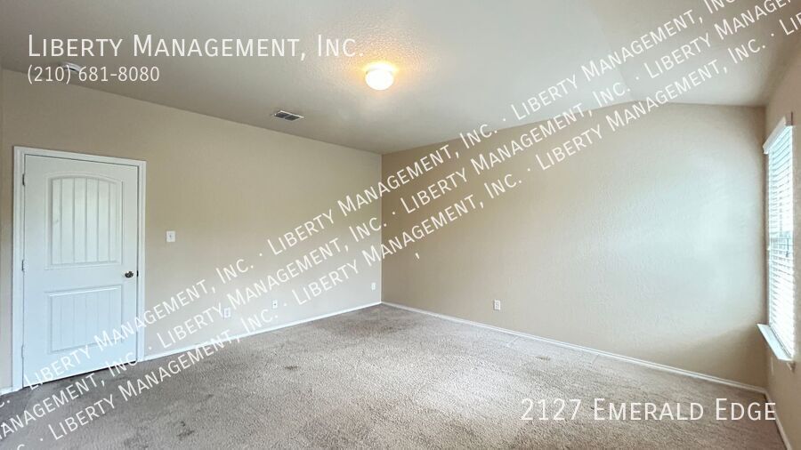 Beautiful 3 bedroom, 2 bath home near 1604 and 90 property image
