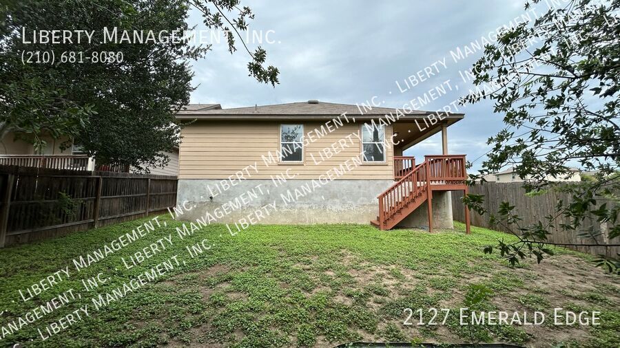 Beautiful 3 bedroom, 2 bath home near 1604 and 90 property image