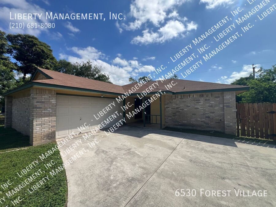 3 Bedroom, 2 Bath Home with Brand New Flooring Throughout property image