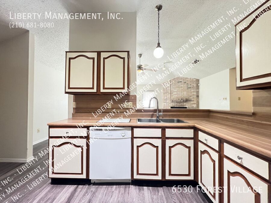 3 Bedroom, 2 Bath Home with Brand New Flooring Throughout property image