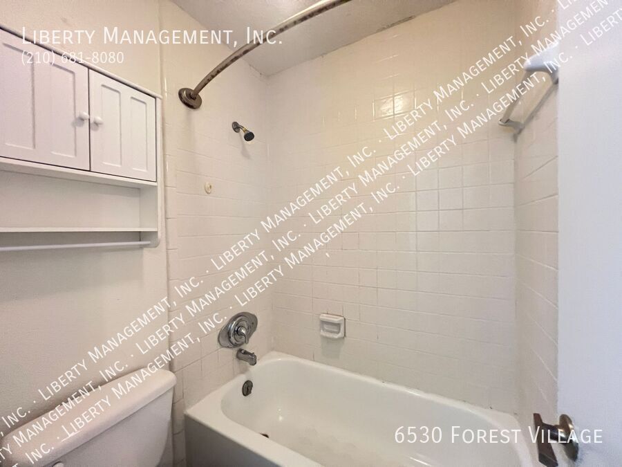 3 Bedroom, 2 Bath Home with Brand New Flooring Throughout property image