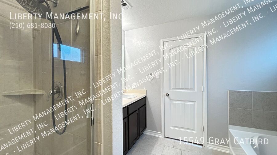 5 Bedroom, 2.5 Bath with Downstairs Primary Bedroom property image