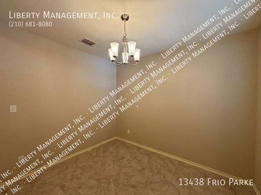 4 bedrooms and 2 baths in Remuda Ranch property image