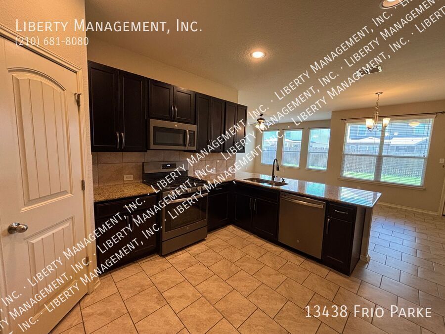 4 bedrooms and 2 baths in Remuda Ranch property image