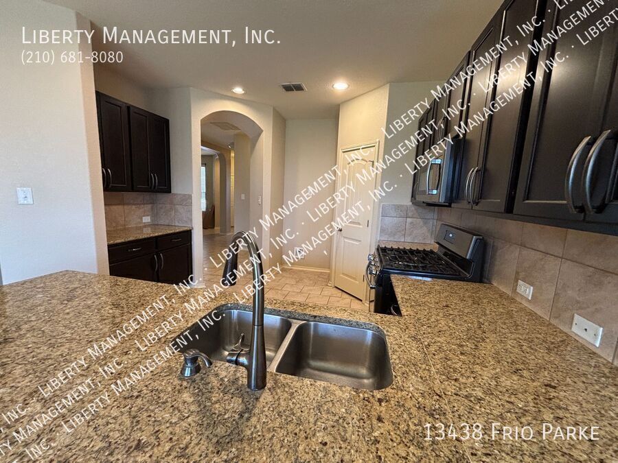 4 bedrooms and 2 baths in Remuda Ranch property image
