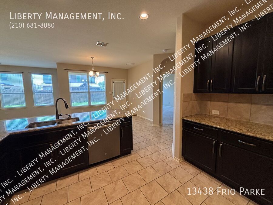 4 bedrooms and 2 baths in Remuda Ranch property image