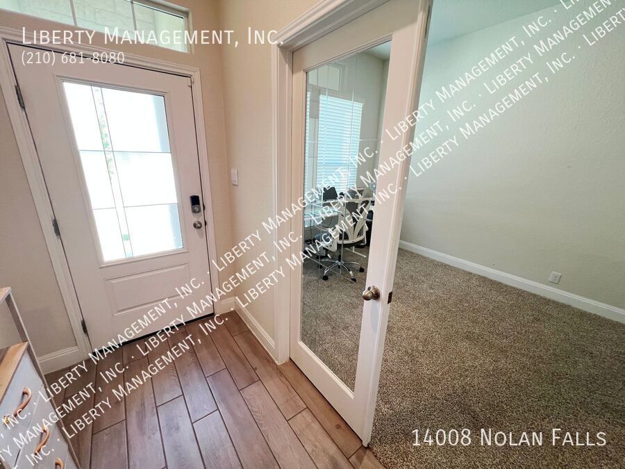 4 Bed, 2.5 Bath Home with 3 Car Garage property image