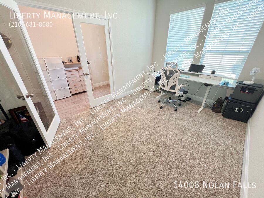 4 Bed, 2.5 Bath Home with 3 Car Garage property image