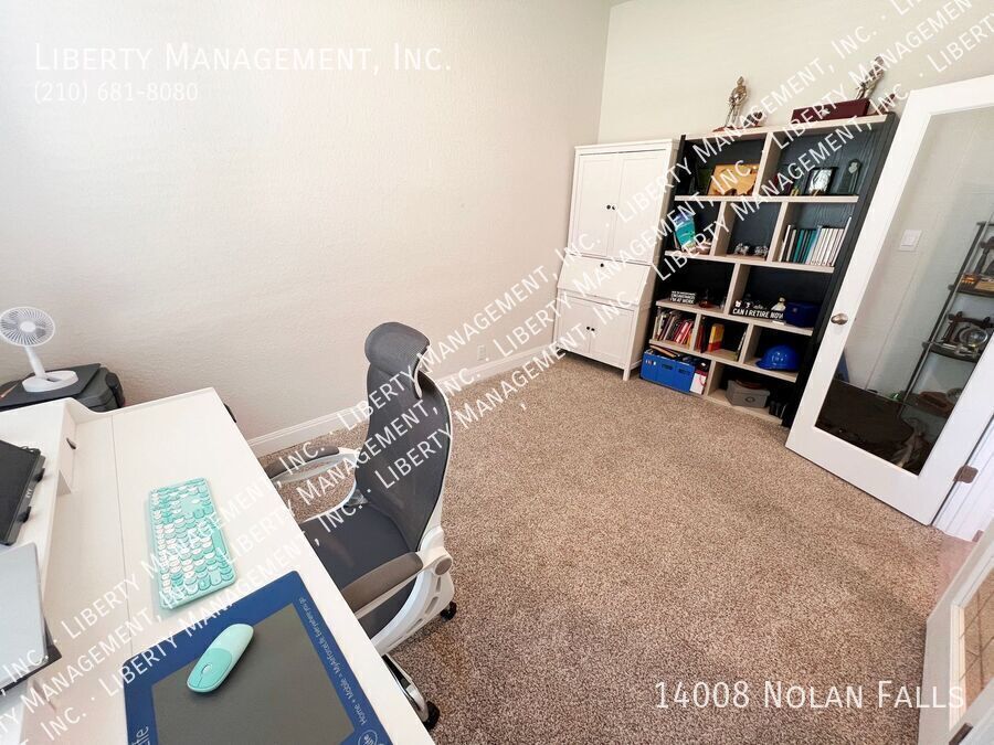 4 Bed, 2.5 Bath Home with 3 Car Garage property image