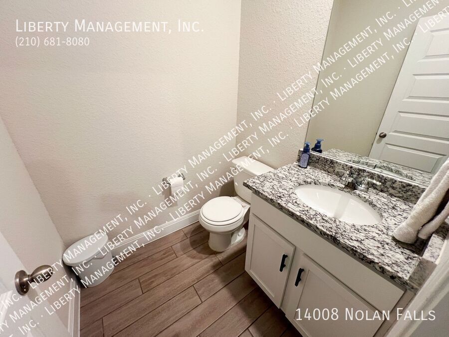 4 Bed, 2.5 Bath Home with 3 Car Garage property image