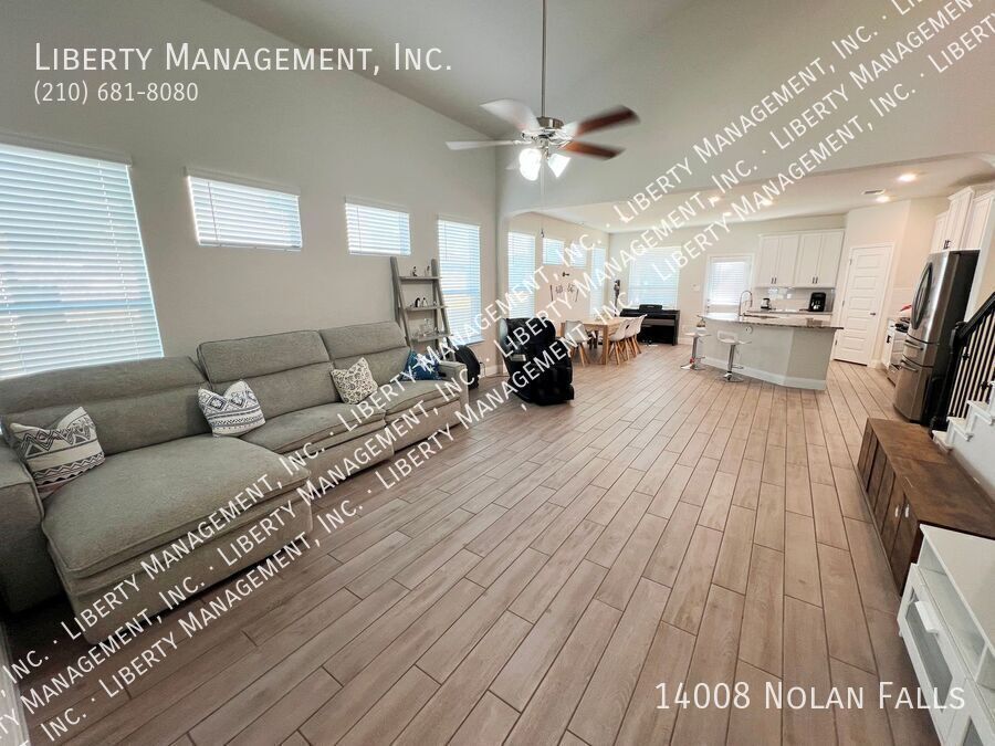 4 Bed, 2.5 Bath Home with 3 Car Garage property image