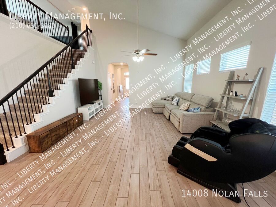 4 Bed, 2.5 Bath Home with 3 Car Garage property image