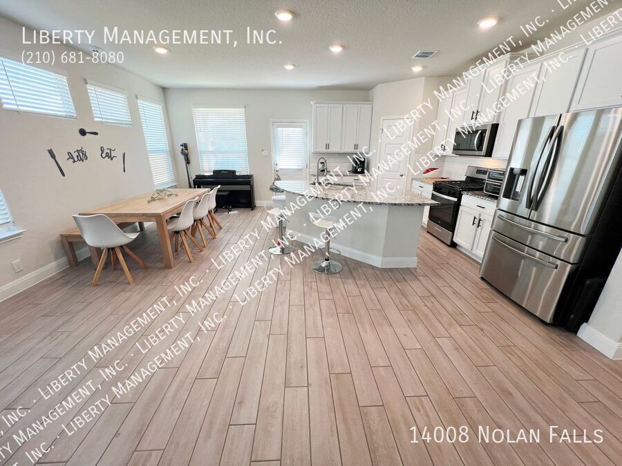 4 Bed, 2.5 Bath Home with 3 Car Garage property image