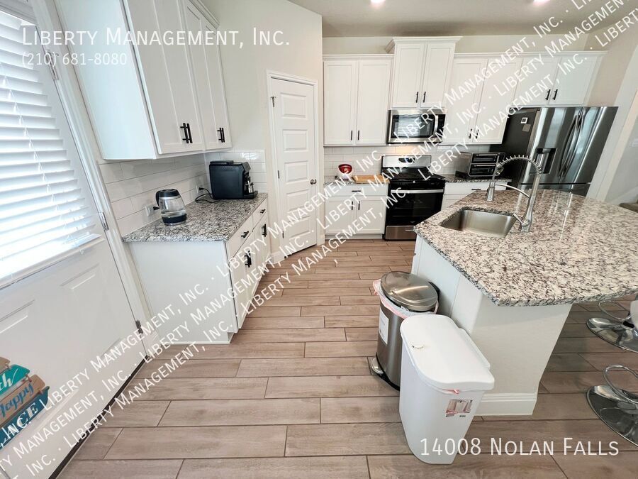 4 Bed, 2.5 Bath Home with 3 Car Garage property image