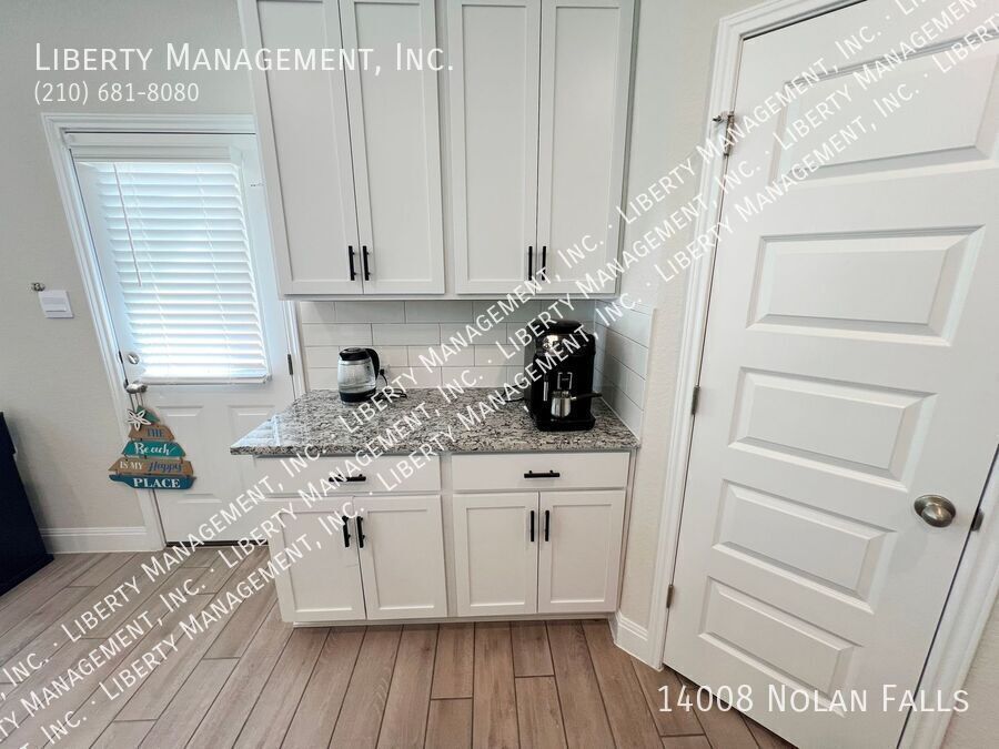 4 Bed, 2.5 Bath Home with 3 Car Garage property image