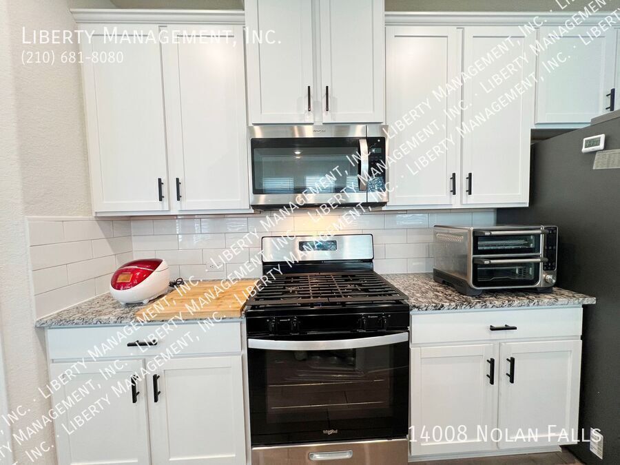 4 Bed, 2.5 Bath Home with 3 Car Garage property image