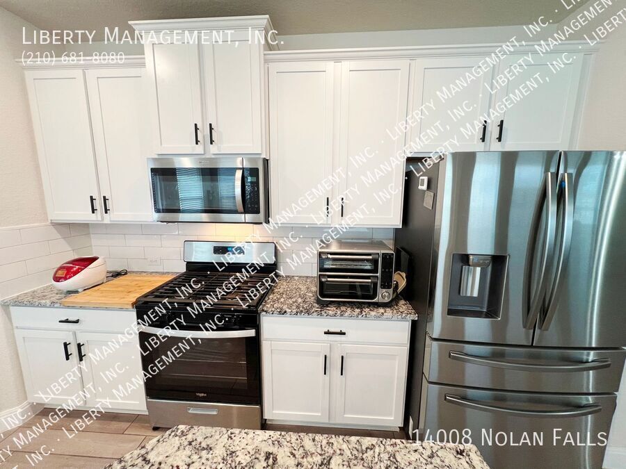 4 Bed, 2.5 Bath Home with 3 Car Garage property image