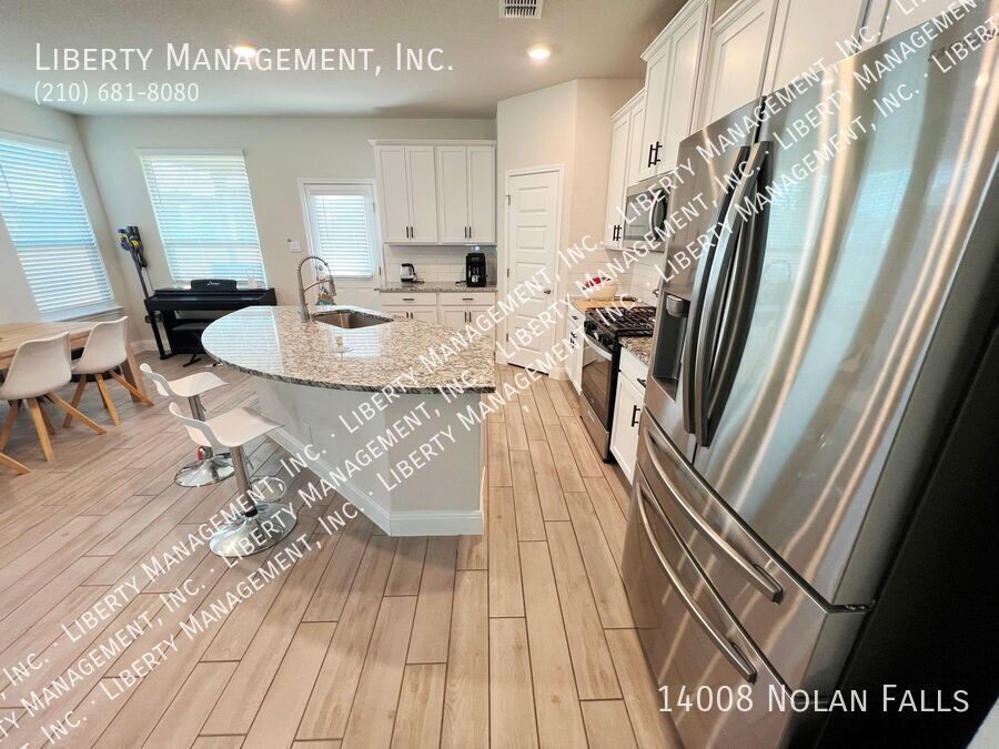 4 Bed, 2.5 Bath Home with 3 Car Garage property image