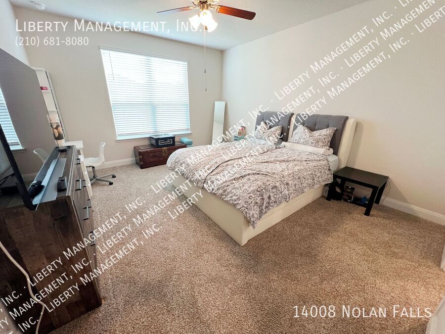 4 Bed, 2.5 Bath Home with 3 Car Garage property image
