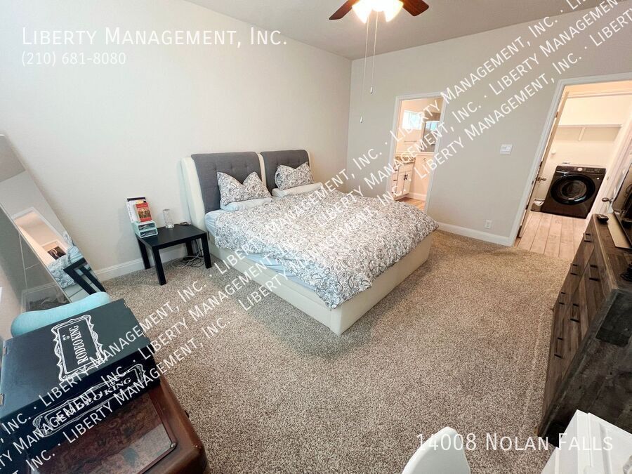 4 Bed, 2.5 Bath Home with 3 Car Garage property image