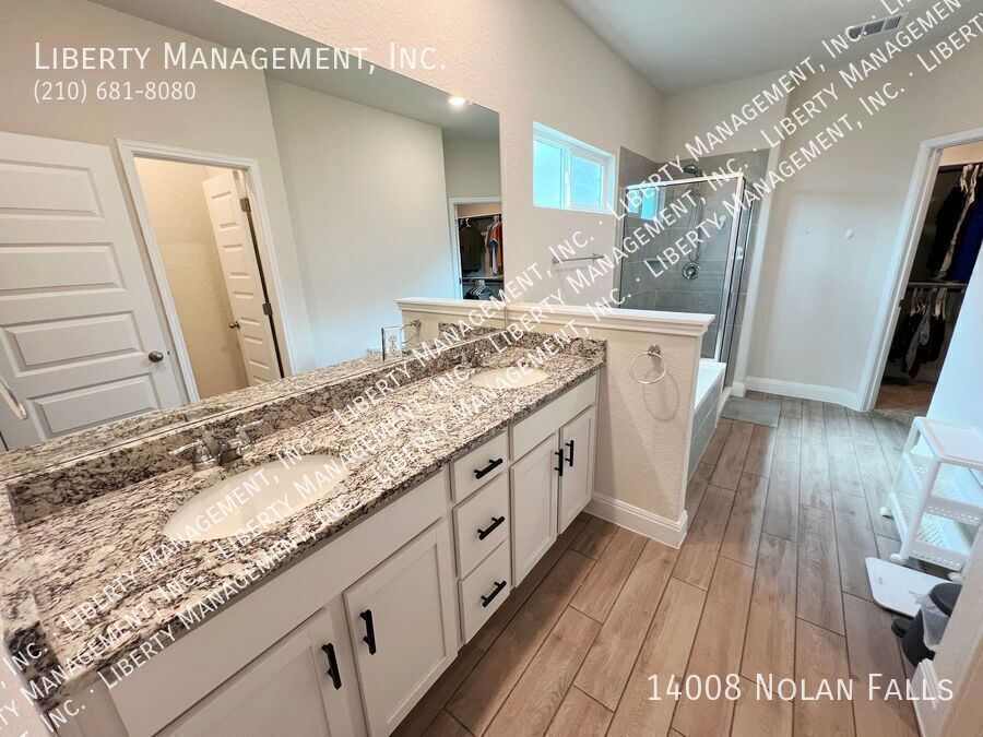 4 Bed, 2.5 Bath Home with 3 Car Garage property image