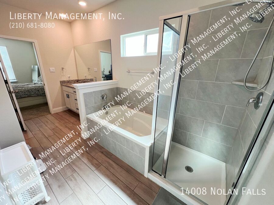 4 Bed, 2.5 Bath Home with 3 Car Garage property image