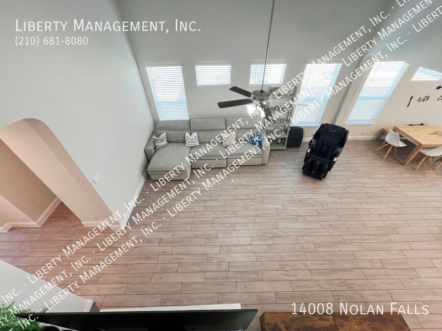 4 Bed, 2.5 Bath Home with 3 Car Garage property image