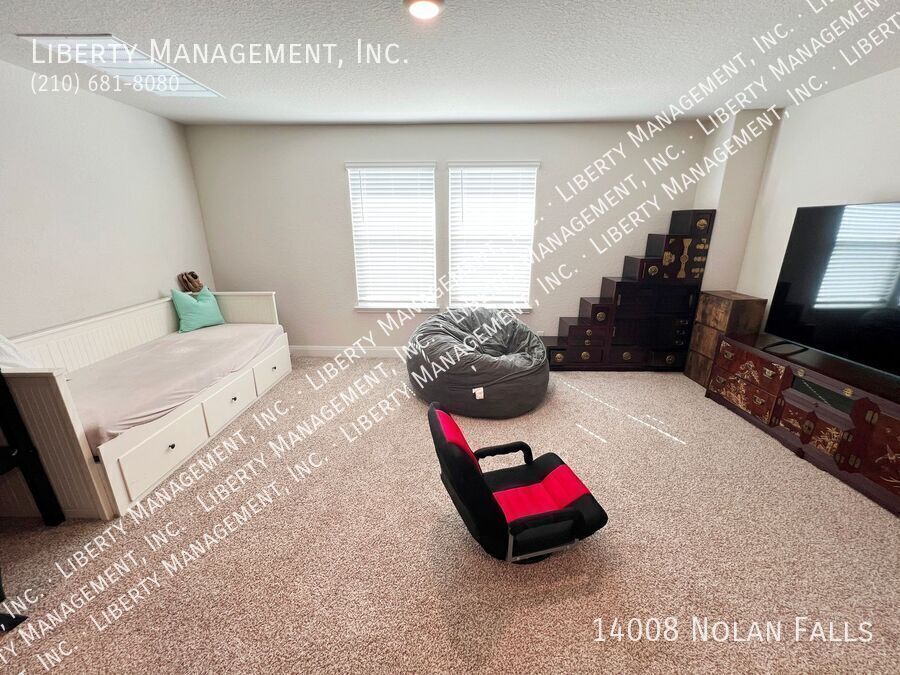 4 Bed, 2.5 Bath Home with 3 Car Garage property image