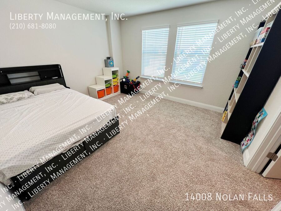 4 Bed, 2.5 Bath Home with 3 Car Garage property image