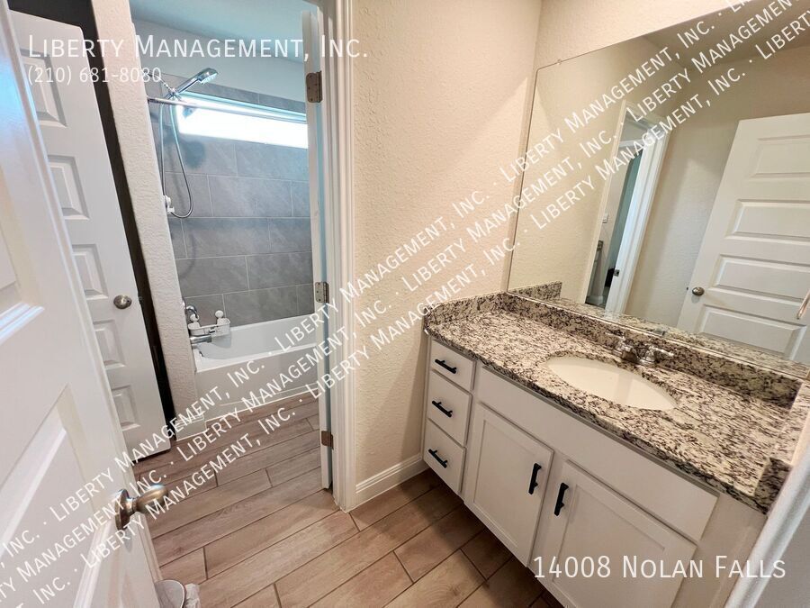 4 Bed, 2.5 Bath Home with 3 Car Garage property image