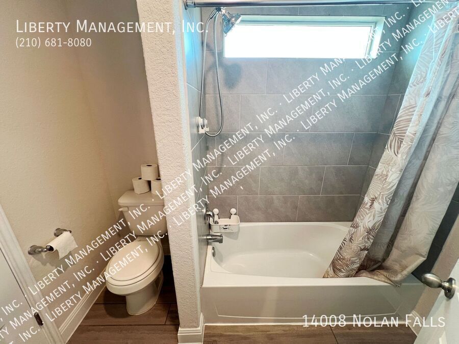 4 Bed, 2.5 Bath Home with 3 Car Garage property image