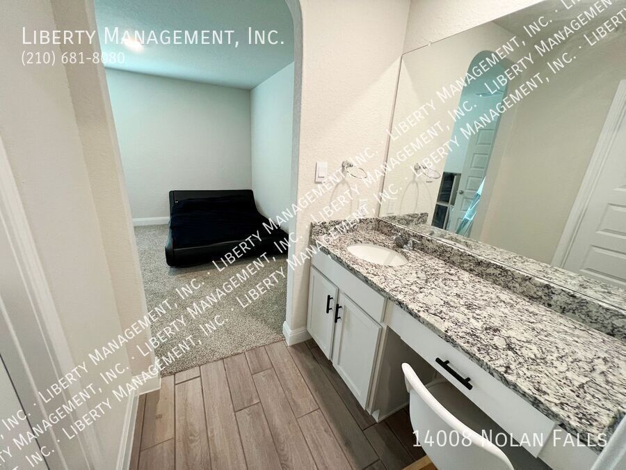 4 Bed, 2.5 Bath Home with 3 Car Garage property image