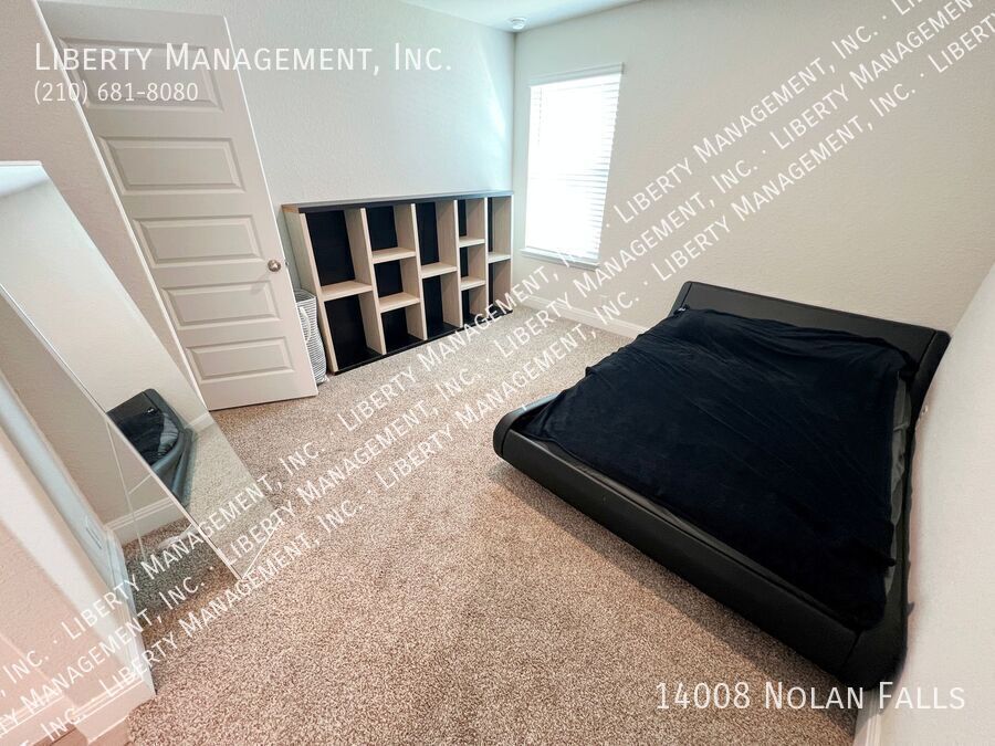 4 Bed, 2.5 Bath Home with 3 Car Garage property image