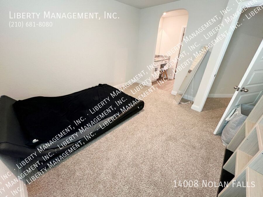 4 Bed, 2.5 Bath Home with 3 Car Garage property image