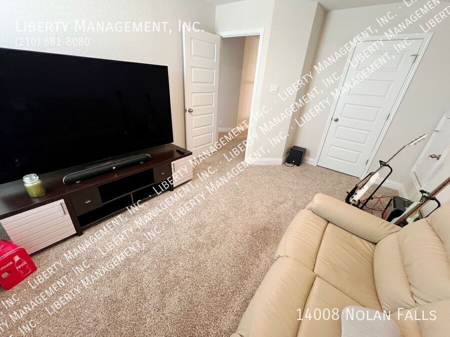 4 Bed, 2.5 Bath Home with 3 Car Garage property image