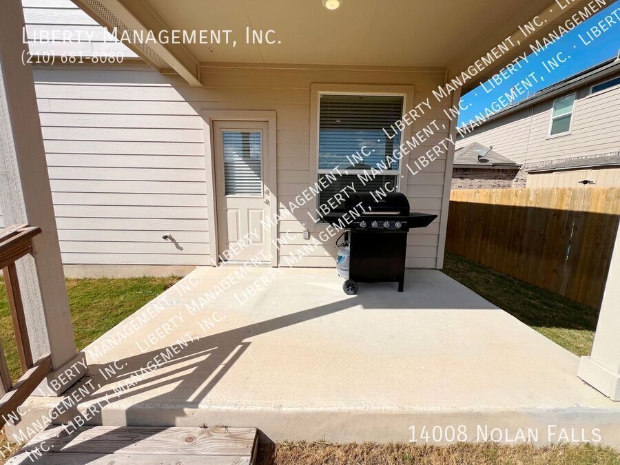 4 Bed, 2.5 Bath Home with 3 Car Garage property image