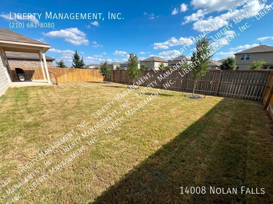 4 Bed, 2.5 Bath Home with 3 Car Garage property image