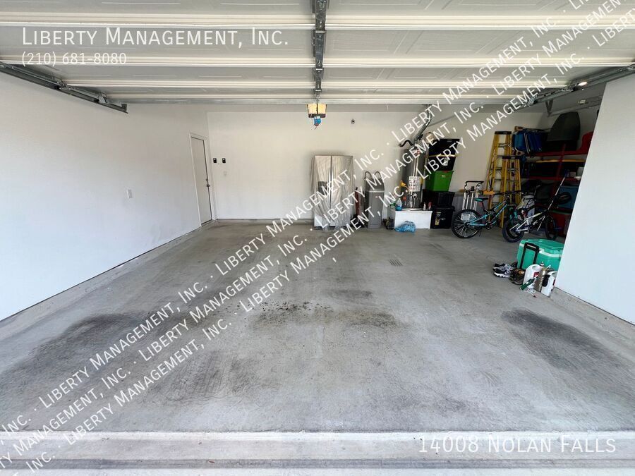 4 Bed, 2.5 Bath Home with 3 Car Garage property image