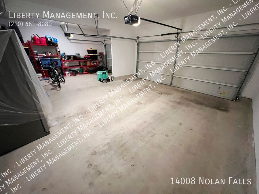 4 Bed, 2.5 Bath Home with 3 Car Garage property image