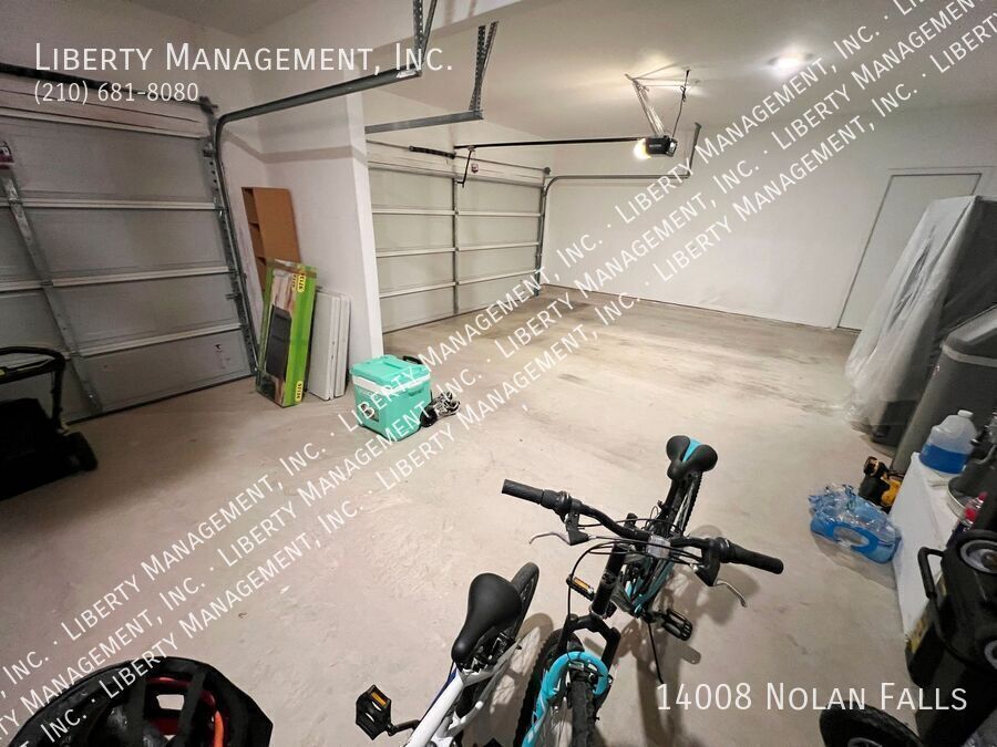4 Bed, 2.5 Bath Home with 3 Car Garage property image
