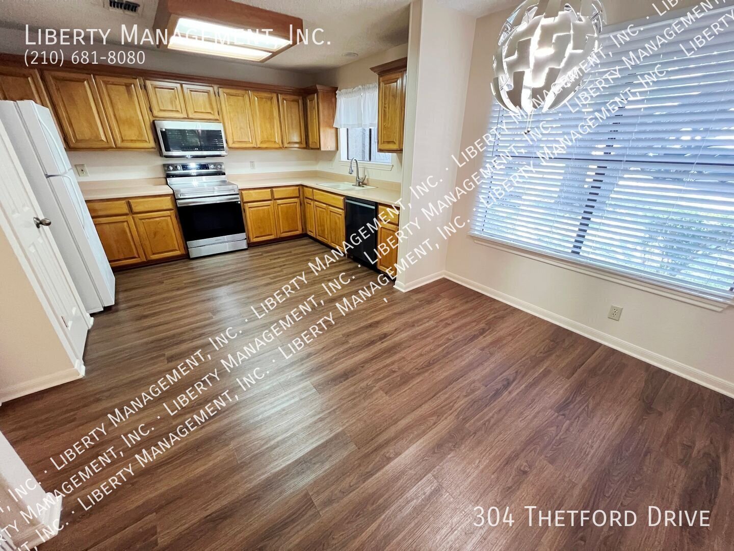 3 Bed, 2.5 Bath 2107 sq ft Townhome in a Gated Community property image