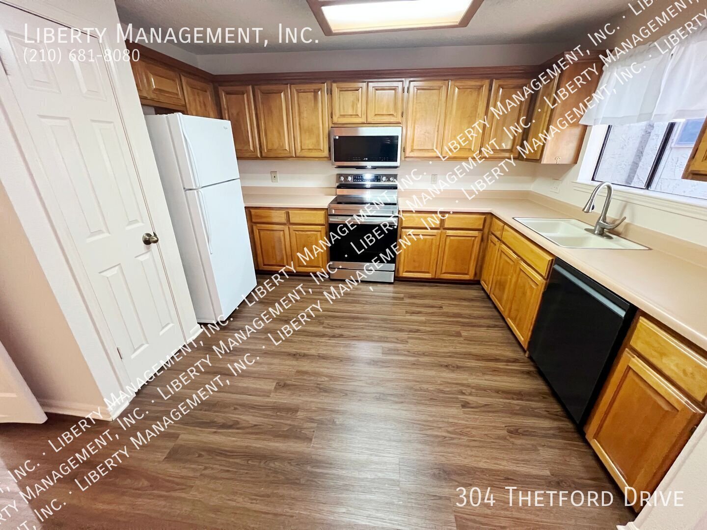 3 Bed, 2.5 Bath 2107 sq ft Townhome in a Gated Community property image