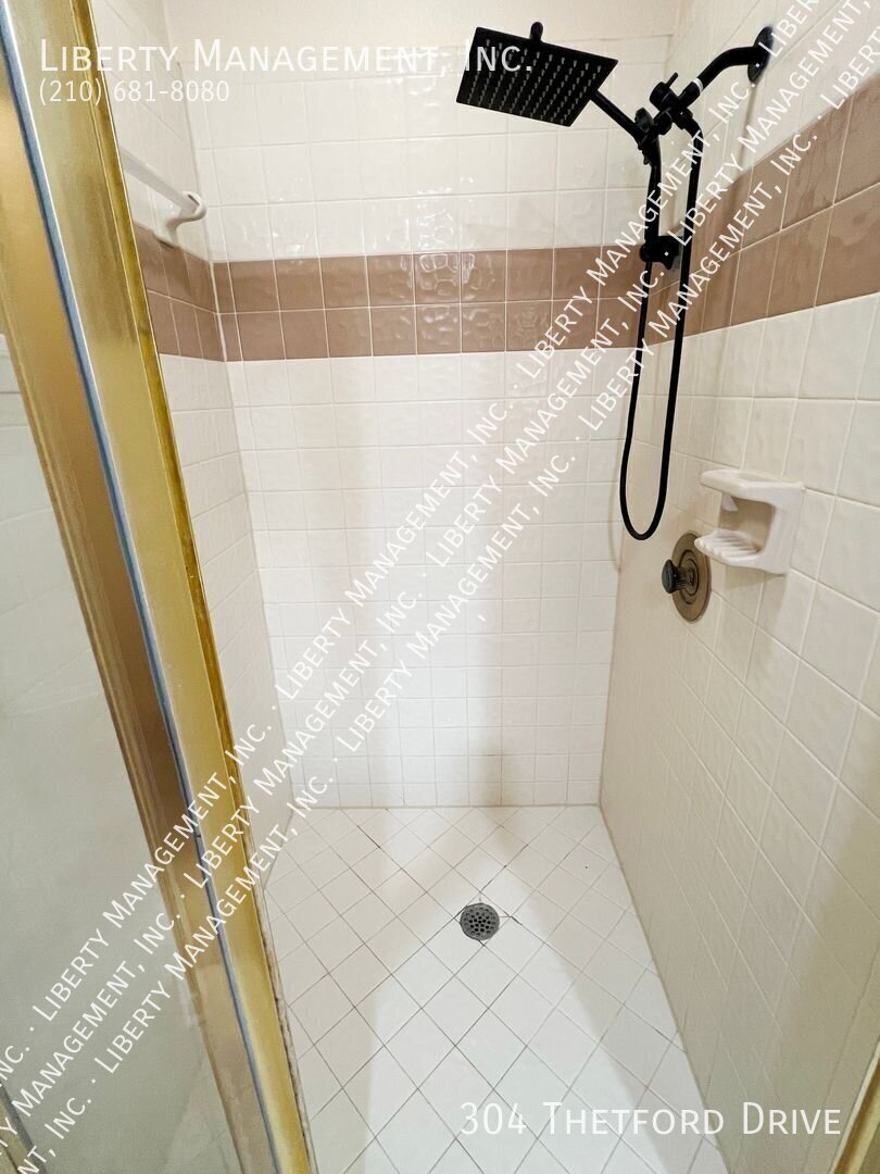3 Bed, 2.5 Bath 2107 sq ft Townhome in a Gated Community property image